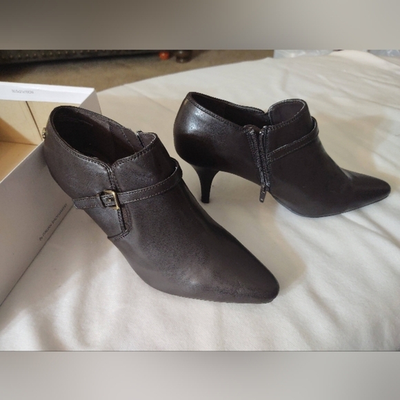 NWOT Apri by Italian Shoemakers Brown Faux Leather “Comet” Heeled Booties size 8 - Picture 1 of 7